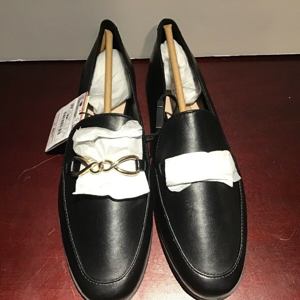 Zara Black flats w/ decorative gold chain S 6 1/2